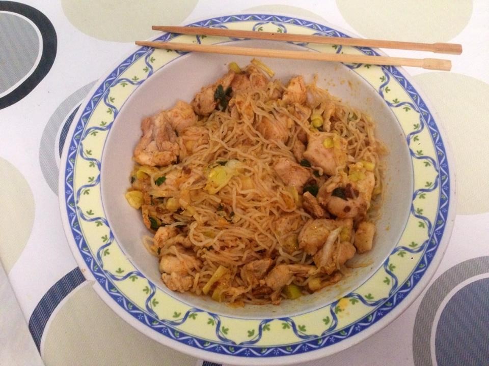 Noodles de Pollo al Curry con Hierbabuena y Chile Noodles de Pollo al Curry con Hierbabuena y Chile