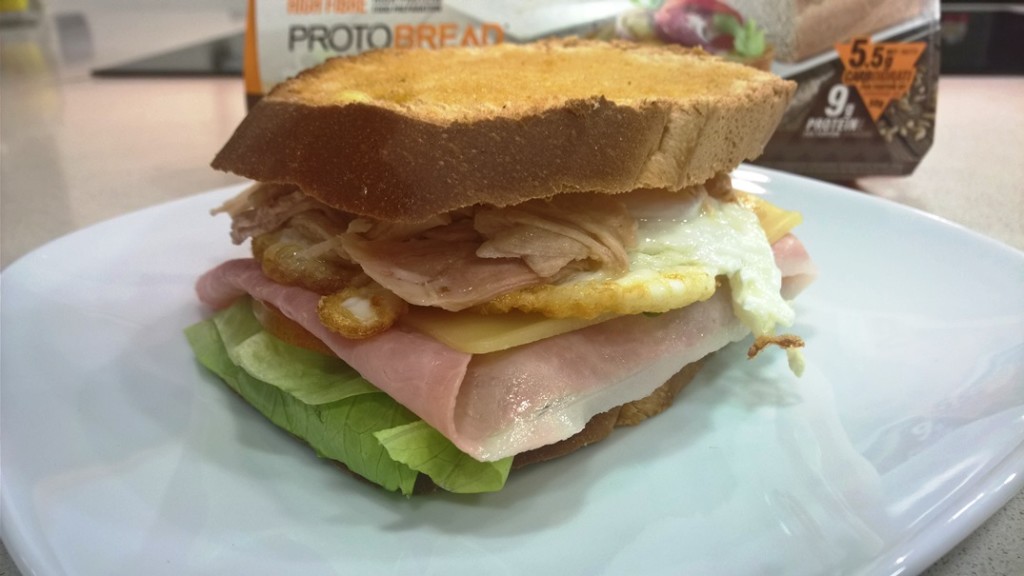 Sandwich Club con Pan bajo en carbohidratos CiaoCarb Protobread Sandwich Club con Pan bajo en carbohidratos CiaoCarb Protobread