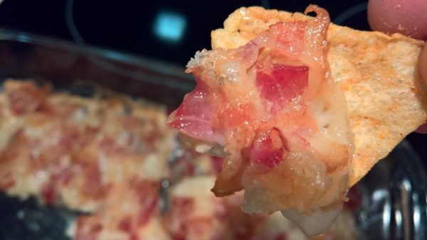 Dip de Queso de Cabra y Bacon con Nachos bajos en carbohidratos Dip de Queso de Cabra y Bacon con Nachos bajos en carbohidratos